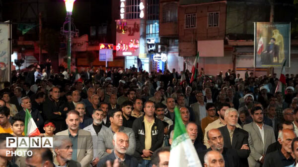 حضور پرصلابت مردم کوهدشت در اجتماع شبانه