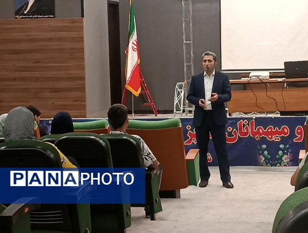 همایش انتخاب رشته کنکور سراسری و معرفی رشته های دانشگاهی، در شهرستان ملارد