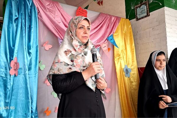 هنرنمایی دانش آموزان  مدرسه خواهران بابایی در روز دختر