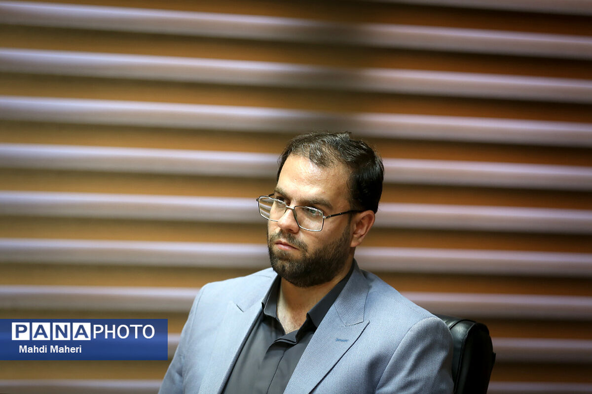 نوجوان پیشران، نوجوانی گره‌گشاست