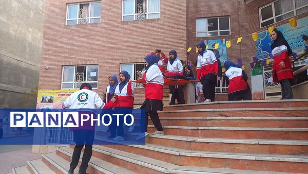 اجرای مانور زلزله با هدف مدرسه ایمن جامعه تاب آور