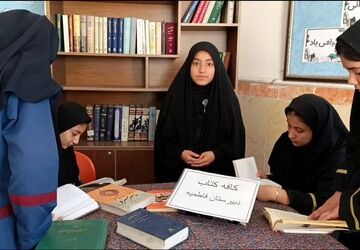 برپایی کافه کتاب در دبیرستان فاطمیه اندیشه زارچ