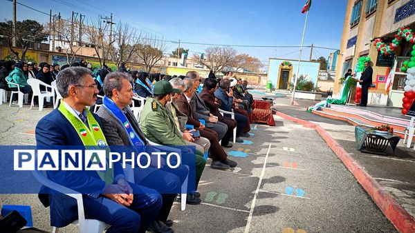 نواختن زنگ انقلاب در دبیرستان نمونه ایمان