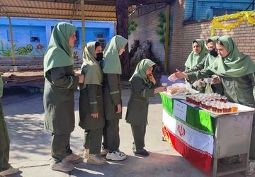 حضور دانش‌آموزان دبستان میلاد نیشابور در مسجد الهادی(ع)