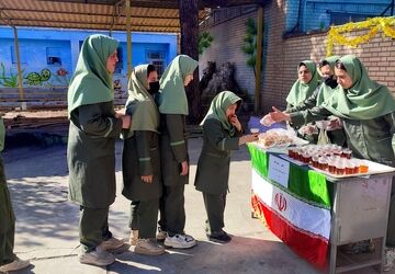 حضور دانش‌آموزان دبستان میلاد نیشابور در مسجد الهادی(ع)