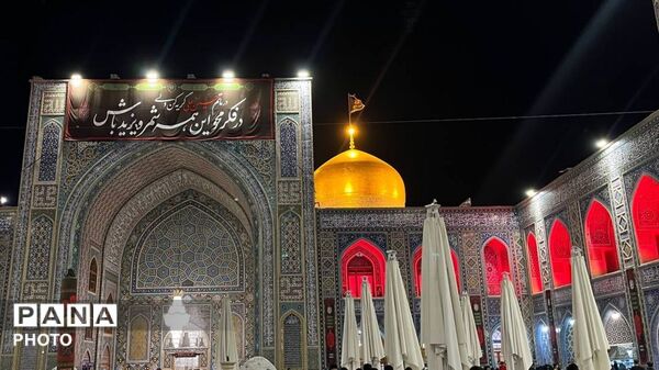 آرامشی زیر گنبد طلای امام رضا (ع)