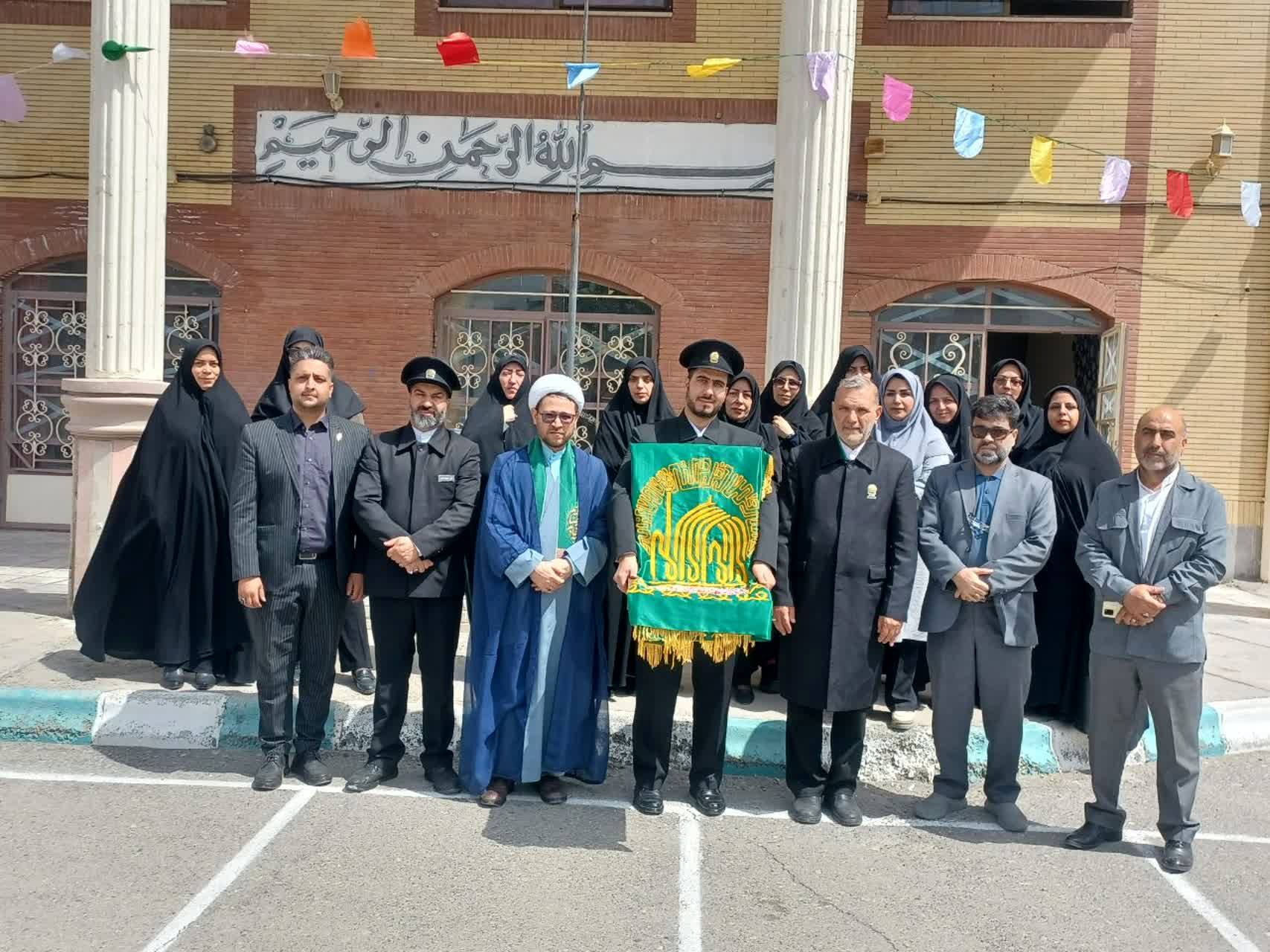 استقبال دانش‌آموزان بیرجندی از خادمان حرم امام رضا(ع)