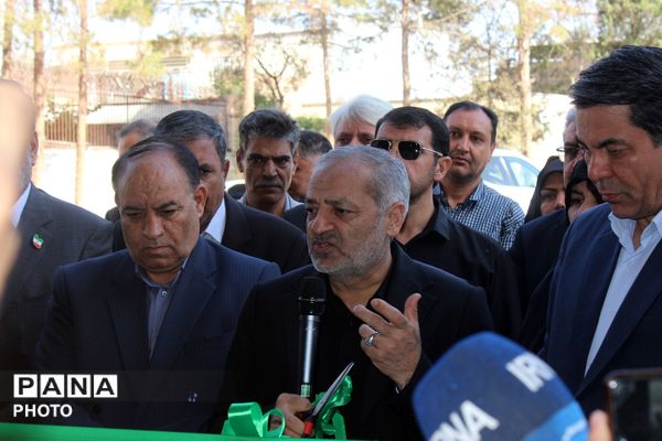 افتتاح دبستان پسرانه با حضور وزیر آموزش و پرورش
