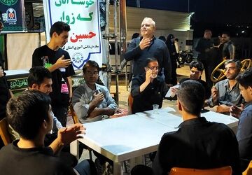 برگزاری کلاس مداحی و پذیرایی از زوار امام حسین (ع) در موکب سازمان دانش‌آموزی کردستان