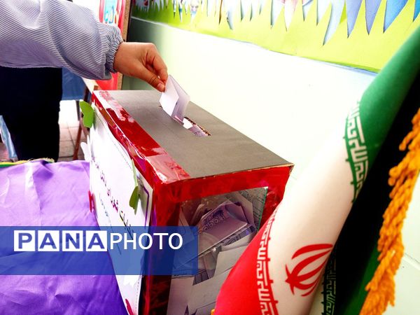 انتخابات شورای دانش آموزی در دبستان سمیه