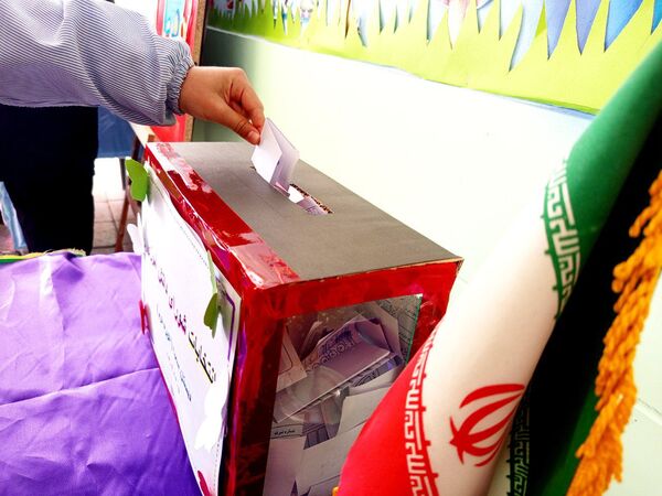 انتخابات شورای دانش آموزی در دبستان سمیه