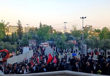 وقتی مردم با شهادت رهبر، پیمان ایستادگی بستند