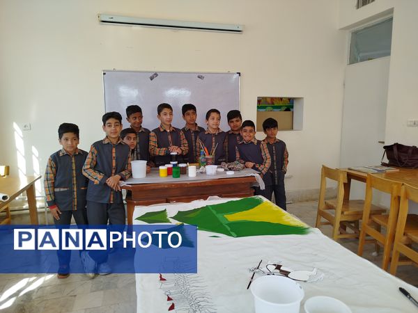 نقاشی همگانی توسط دانش‌آموزان دبستان شهید پسندیده فدافن