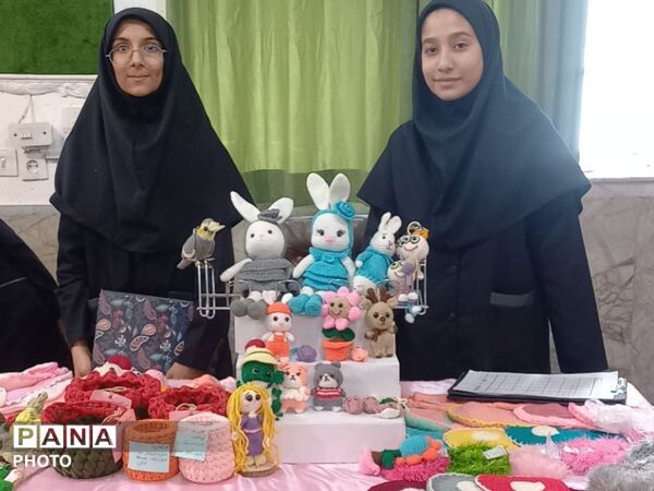 بازارچه کسب و کار دانش‌آموزی در دبیرستان شاهد زکیه 