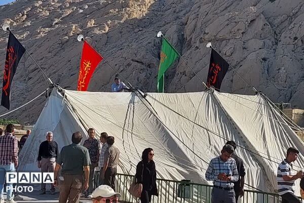 آیین سنتی برپایی خیمه عاشورایی در زرقان