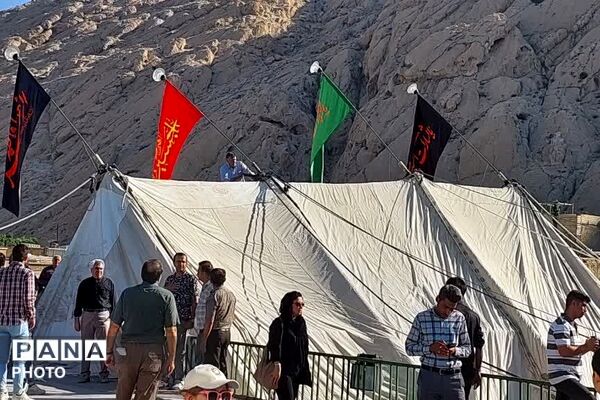 آیین سنتی برپایی خیمه عاشورایی در زرقان