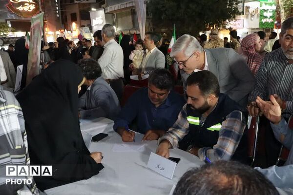 برپایی میز خدمت در میدان امام خمینی(ره) ورامین