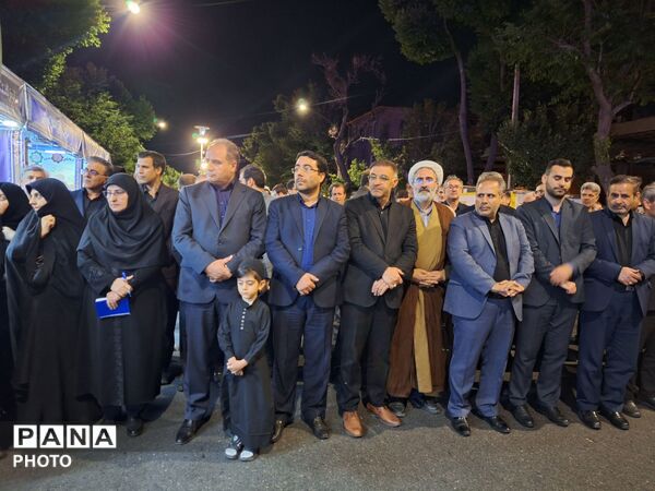 تجمع شبانه فرهنگیان و دانش‌آموزان تبریز با حضور معاون وزیر