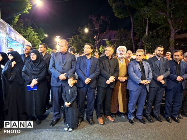 تجمع شبانه فرهنگیان و دانش‌آموزان تبریز با حضور معاون وزیر