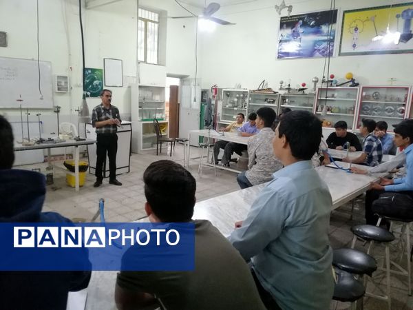 حضور دانش‌آموزان دبیرستان نمونه دانش در پژوهشسرا جابربن‌حیان