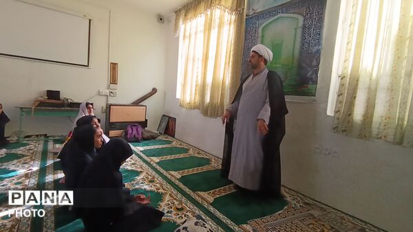 اجلاسیه نماز در دبیرستان کوثر فرهنگیان
