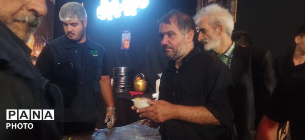 مهمان نوازی مشهدی ها در موکب قمر بنی هاشم