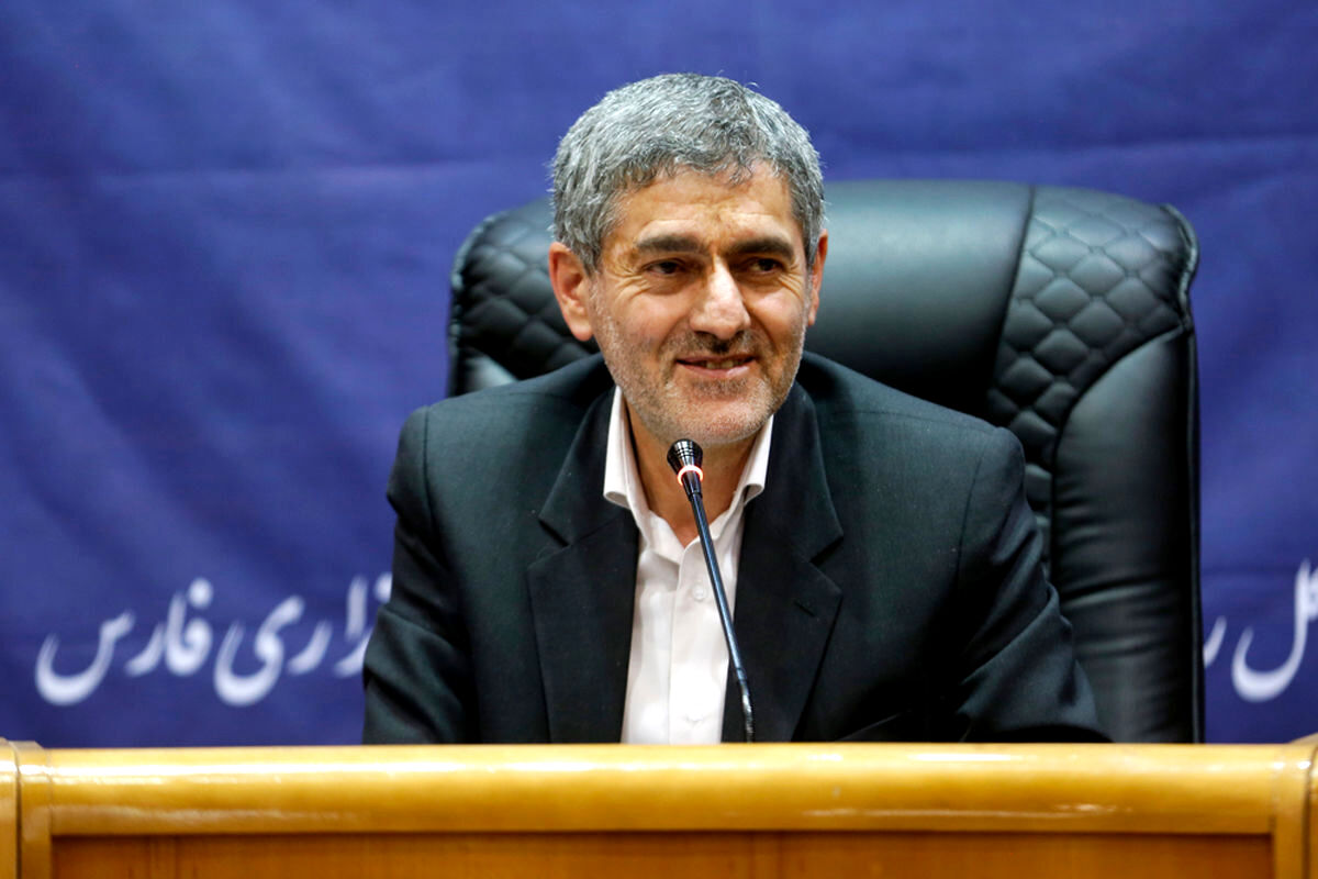 جوانان مطالبه‌گر و آرمان‌خواه باشند