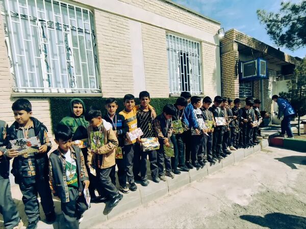 برگزاری مراسم تقدیر واهدای جایزه به دانش آموزان دبستان شهید پسندیده فدافن