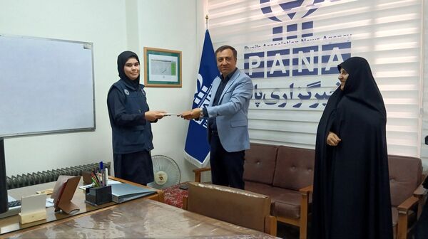 بازدید مدیر آموزش و پرورش ناحیه یک زنجان و تجلیل از فعالان خبرگزاری پانا در استان