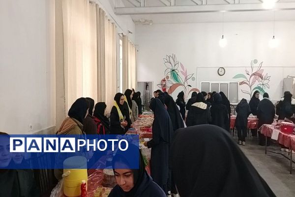 برپایی نمایشگاه و بازارچه کارو فناوری در دبیرستان شهید مجید دهنوی نیشابور