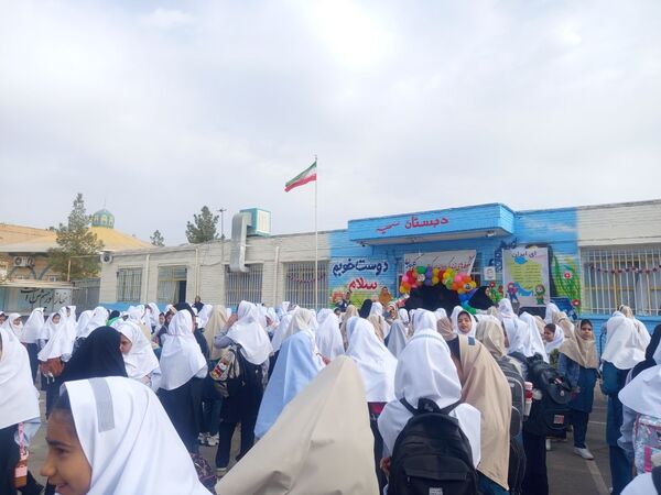 مراسم آغاز سال تحصیلی در مدرسه سمیه