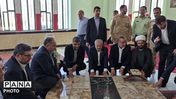 استقبال مردم ولایتمدار شهرستان مرزی نهبندان از وزیر آموزش و پرورش