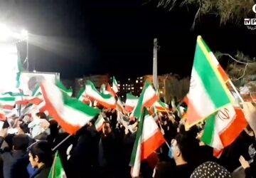 حماسه حضور مردم غیور قمی در اجتماعات شبانه میدان مفید 