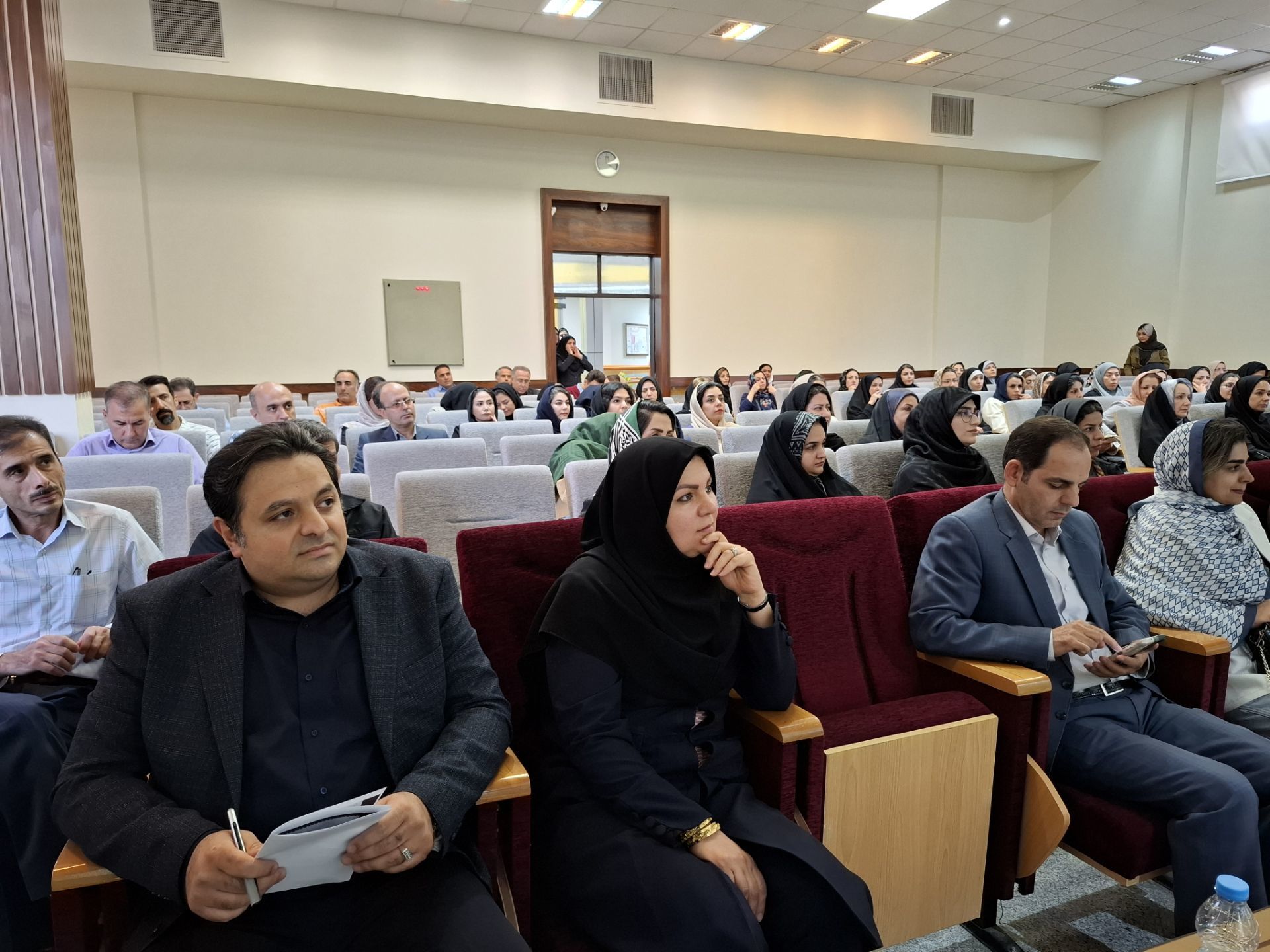 جلسه انجمن اولیا و مربیان در دبستان آرمینه مصلی نژاد ناحیه ۶ مشهد 