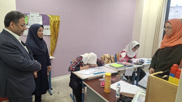 مدیر آموزش‌وپرورش منطقه ۱۴ تهران از کارکنان مدرسه اتیسم راد تقدیر کرد