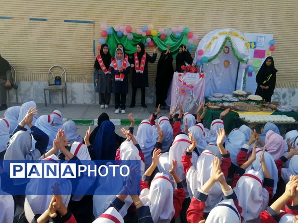 جشن ولادت حضرت زینب(س) و بزرگداشت روز پرستار در دبستان تکتم