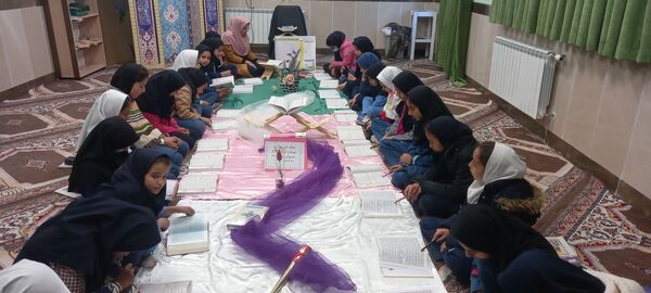 محفل انس با قرآن کریم در دبستان داریوش گنجی
