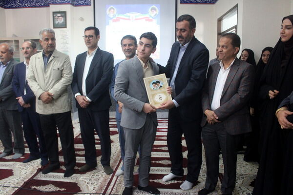 مراسم تجلیل از دانش‌آموزان ممتاز شاهد و ایثارگر شهرستان بوشهر