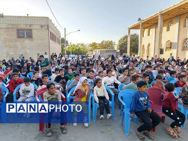 تماشاخانه سیار در شهر سفیددشت 