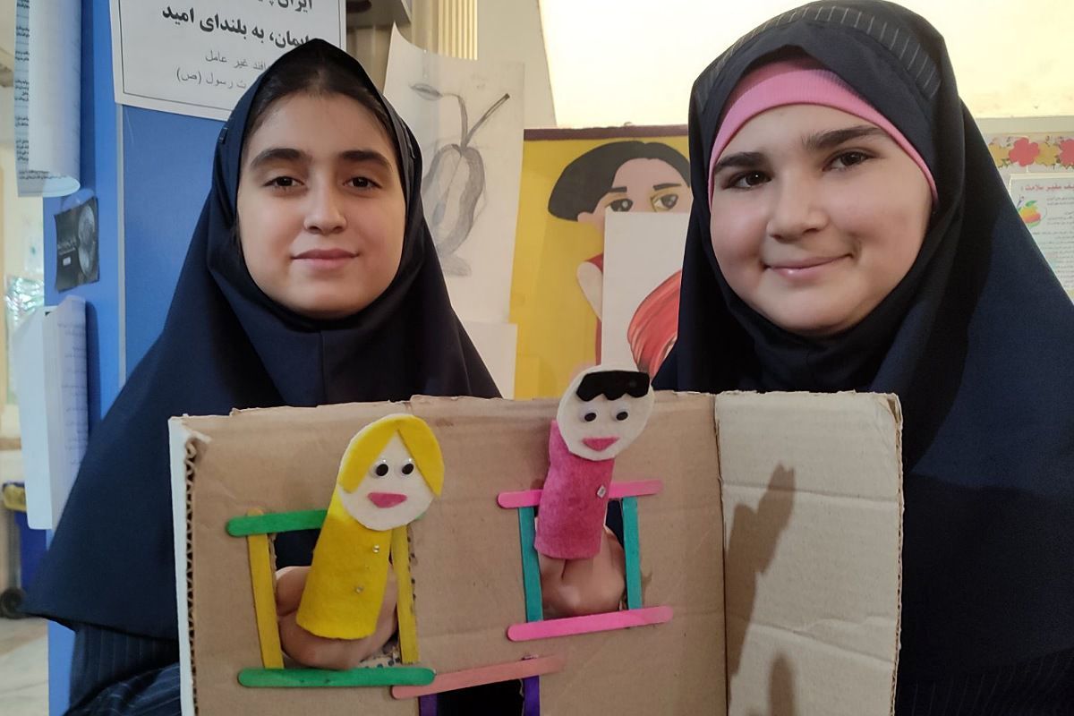 نمایشگاه دست سازه‌های مدرسه مریم بهارستان دو