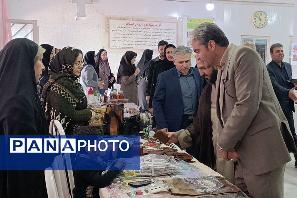 جشن یاوران انقلاب در دبیرستان محبی نیشابور 