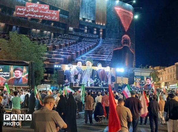 میدان انقلاب، میعادگاه خروش ملت در فریاد «الله‌اکبر» و طنین «مرگ بر آمریکا» و «مرگ بر اسرائیل»