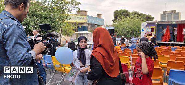 تهران غرق در شادی کودکان؛ این‌بار دانش‌آموزخبرنگار پانا، سوژه خبر شد