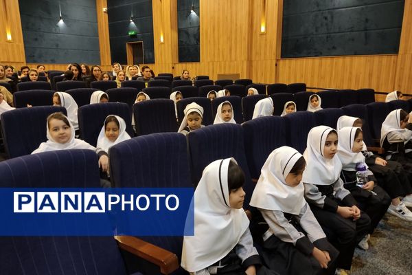 جشن شکوفه‌های دبستان بعثت ناحیه ۳ شیراز 