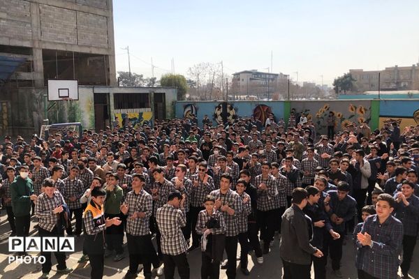 آیین سپاس مربی با حضور پیشتازان سازمان دانش آموزی در ناحیه دو شهرری 