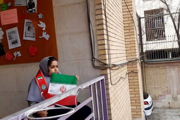 جشن پیروری انقلاب اسلامی در دبستان شهید آقچه‌لو رباط‌کریم