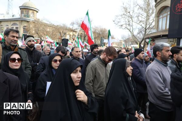 همدان یکپارچه در خروش بیعت با امام