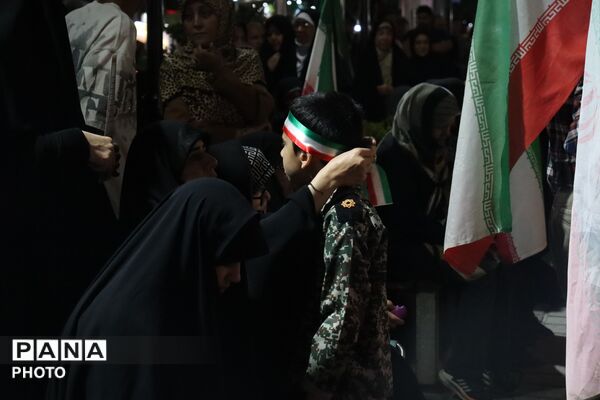 مردم، همچنان پای کار ایران