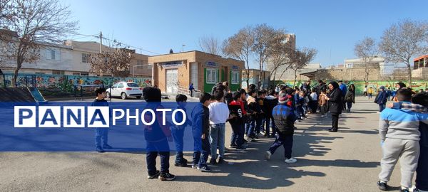 برگزاری مسابقات طناب کشی در مدرسه مبین شهرستان شیروان