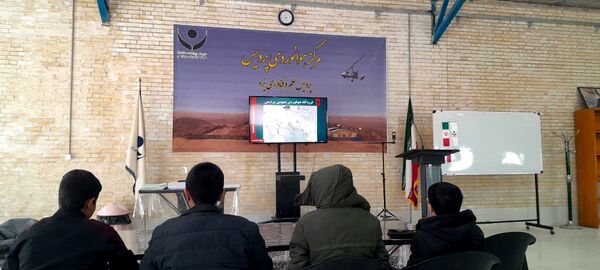 بازدید دانش‌آموزان دبیرستان شهید صدوقی از مرکز هوانوردی پردیس